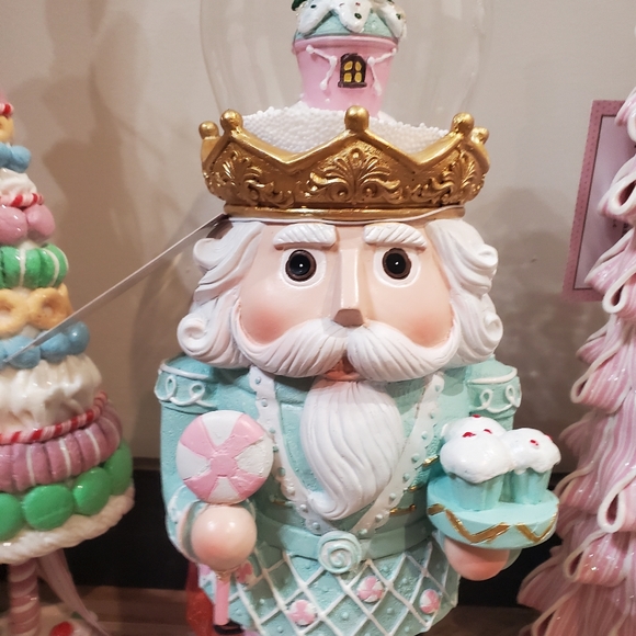 Gorgeous Musical Candyland Nutcracker-NWT - Picture 3 of 17